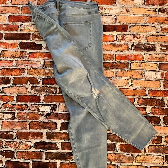 FOREVER 21 Light color distress DENIM. - Picture 3 of 3